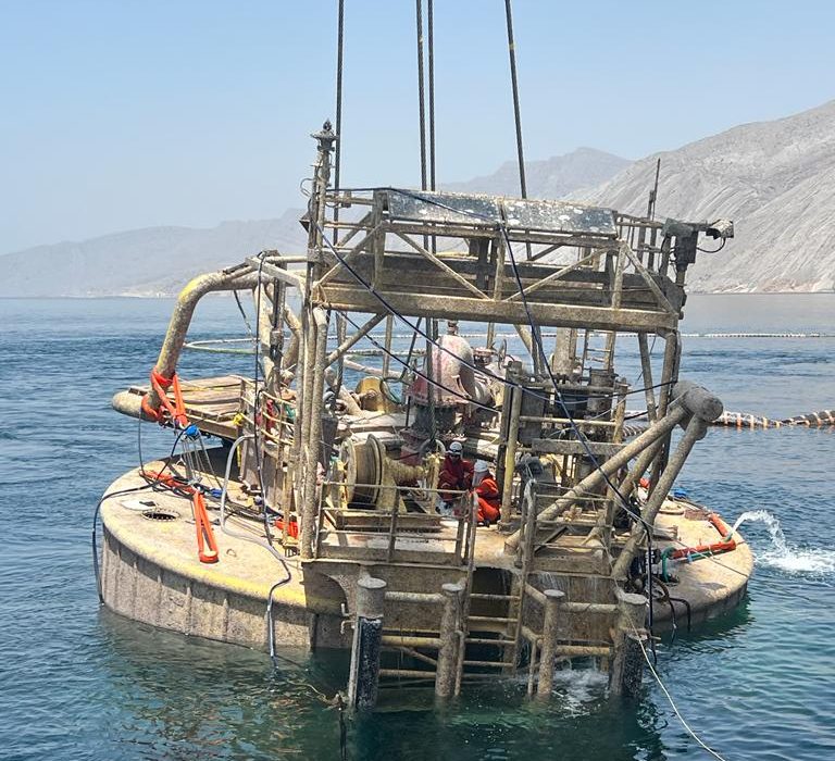 spm, calm buoy, persian gulf, refloating, oman, engineering, marine masters