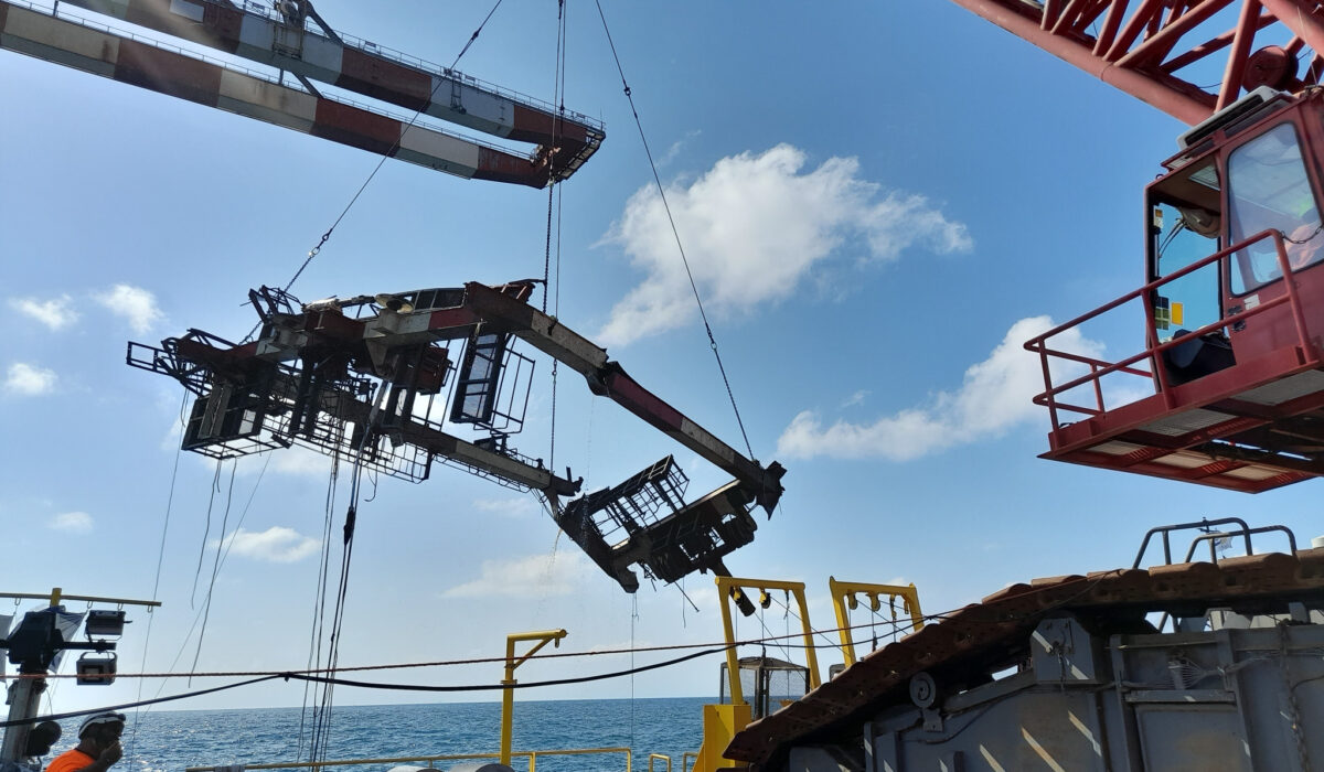 marine masters, crane 92, wreck removal, salvage, emergency response, offshore, ports, mer-terre