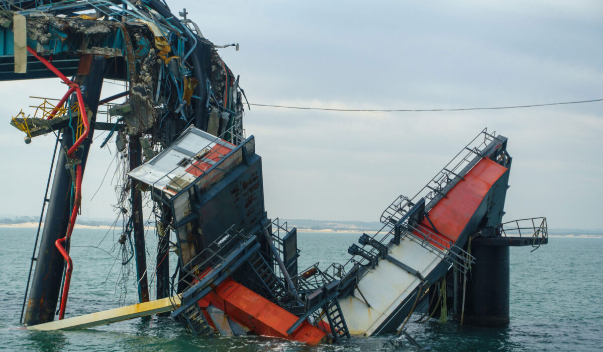 marine masters, crane 92, wreck removal, salvage, emergency response, offshore, ports, mer-terre