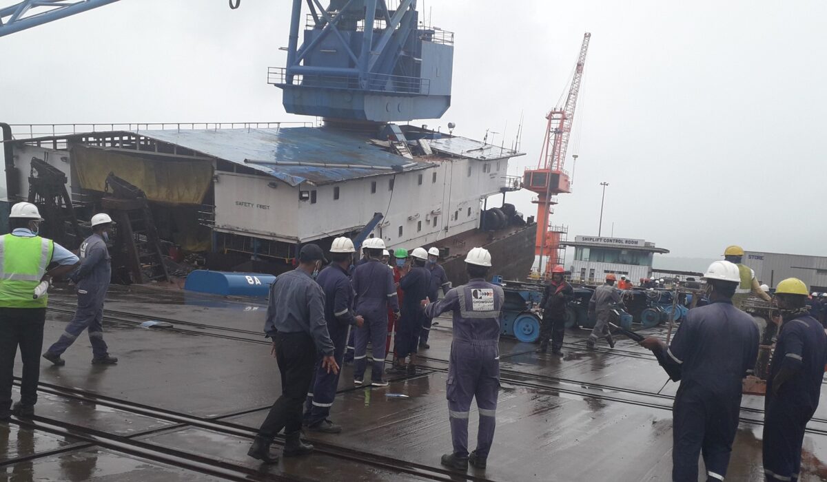 donna paula, salvage, crane barge, wreck removal, emergency response, marine masters