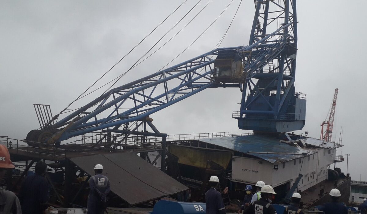 donna paula, salvage, crane barge, wreck removal, emergency response, marine masters